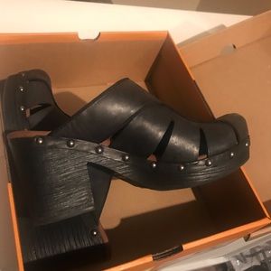 Neneh Wood Bottom Clogs Black